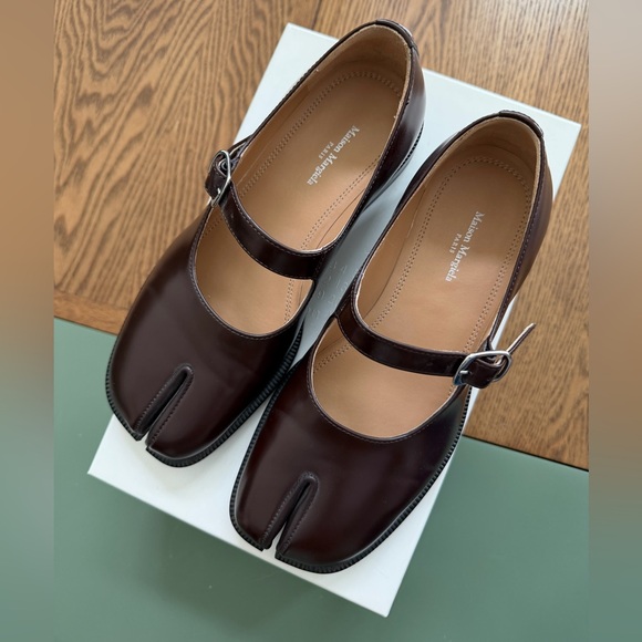 Maison Martin Margiela Shoes - Maison Martin Margiela Brown Tabi Mary Jane Flats